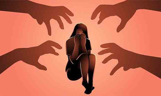 वैद्यकीय विद्यार्थिनीवर सामूहिक अत्याचार प्रकरणी तिघांना अटक
