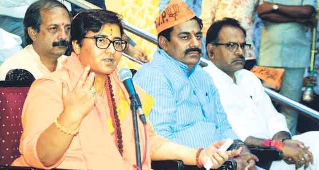 मुलगी ऐकत नसेल, तर तिच्या तंगड्या तोडा: प्रज्ञा ठाकूर