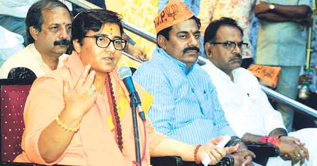 मुलगी ऐकत नसेल, तर तिच्या तंगड्या तोडा: प्रज्ञा ठाकूर