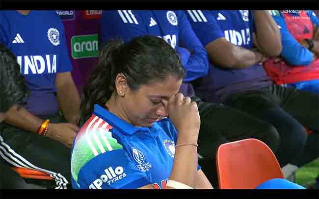WC Semifinal: स्मृती मंधानाच्या विकेटवरून वाद, मैदानावर उभे असलेले अंपायरही झाले हैराण