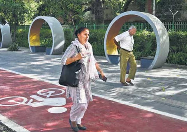 मुंबईतील स्ट्रीट फर्निचरच्या कंत्राट कामांना बोनस, आणखी वाढवून दिली एवढ्या कोटींची रक्कम