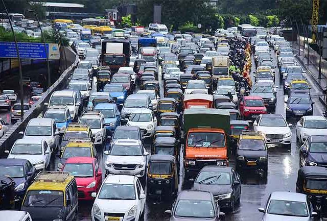 नवी मुंबई विमानतळामुळे महामार्गावर 'ट्रॅफिक कोंडी'चा धोका!