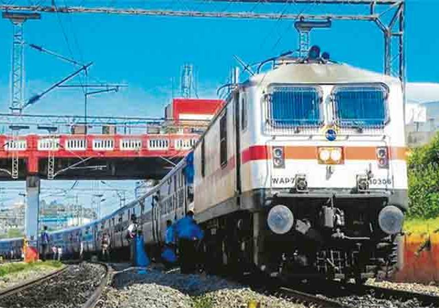 दसरा - दिवाळी अन् रेल्वेचे वेटिंग तिकीट