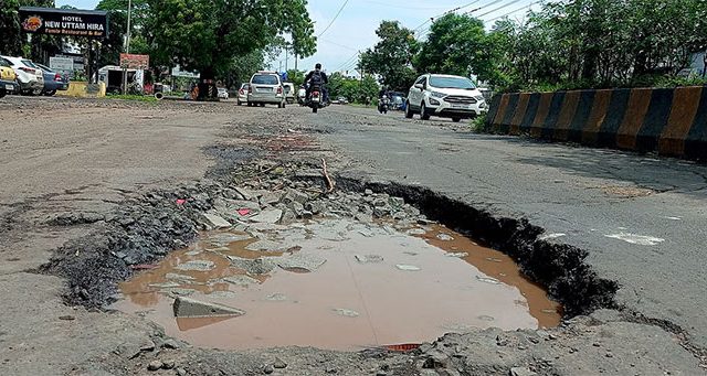 शहरातील रस्त्यांवरील खड्ड्यांसाठी ६८ कोटींचा खर्च