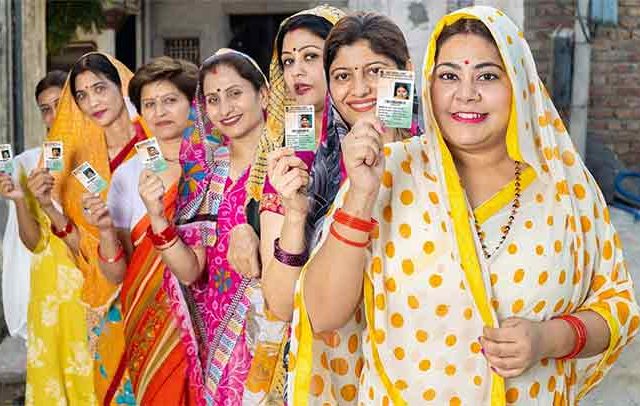 निवडणूक आयोगाकडून मतदानासाठी १२ पर्यायी ओळखपत्रे मंजूर