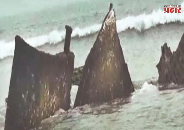 'मोंथा' चक्रीवादळामुळे ब्रिटीशकालीन जहाज आले किनाऱ्याजवळ!