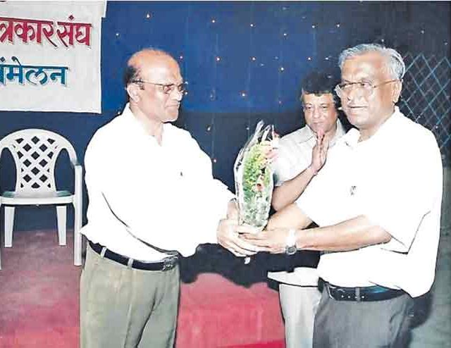 मुंबई ते लंडन व्हाया वस्त्रहरण!