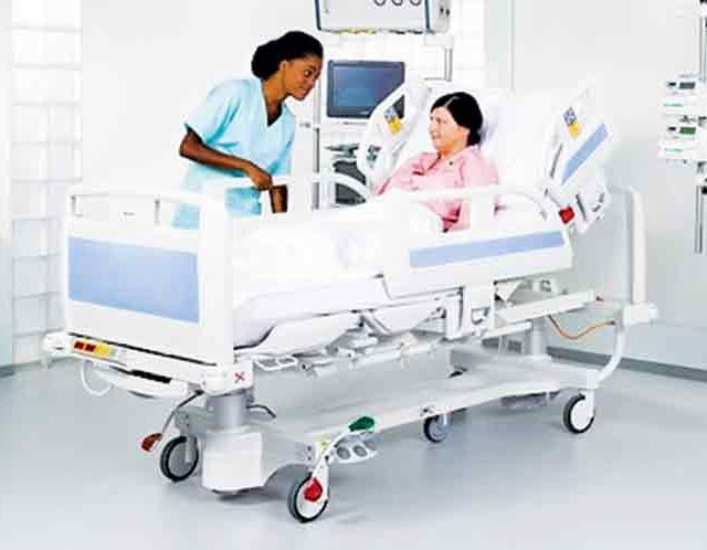 सरकारी रुग्णालयात आता रोज वेगळ्या रंगांच्या चादरी