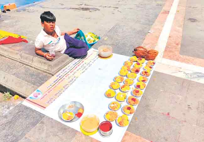 श्रीमंतांची दिवाळी, गरिबाचं दिवाळं!