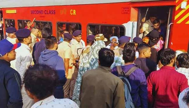 भुसावळ-महानगरी एक्सप्रेसमध्ये पाकिस्तान जिंदाबाद, आयएसआयचे संदेश