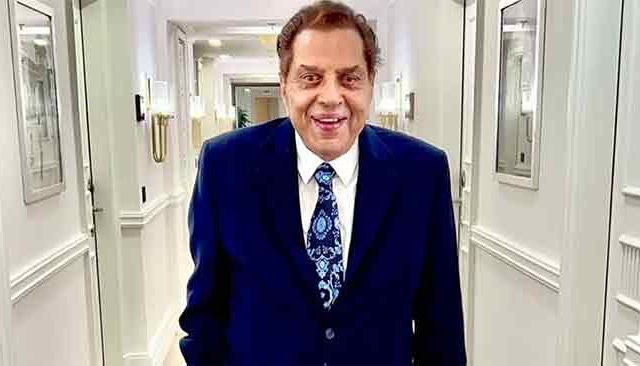 बॉलिवूडचे ज्येष्ठ अभिनेते धर्मेंद्र व्हेंटिलेटरवर