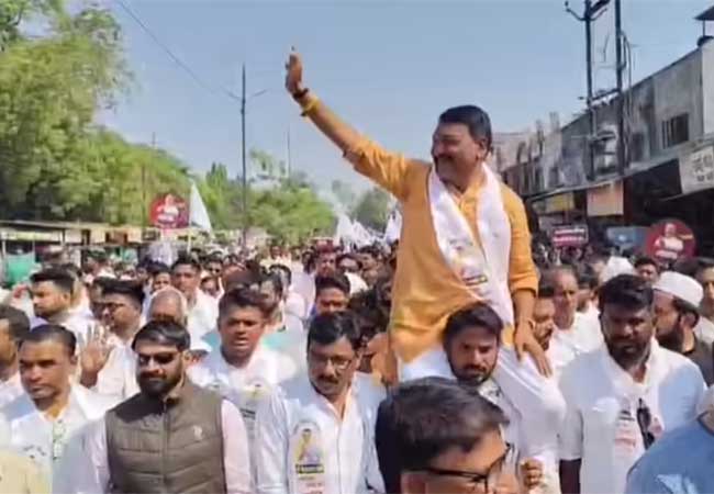 नगराध्यक्षपदाच्या उमेदवाराला गुजरात पोलिसांनी केली अटक