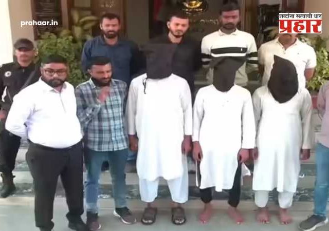 Gujarat News : गुजरात एटीएसची मोठी कारवाई! घातक विष 'रायसिन' तयार करणाऱ्या डॉक्टरसह तिघांना अटक