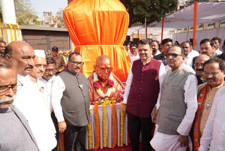 स्वामी रामनंद तीर्थ यांचे मराठवाडा मुक्ती संग्रामात अमूल्य योगदान : मुख्यमंत्री