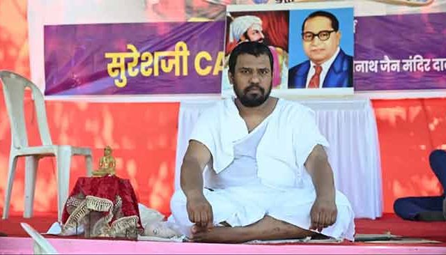 आमरण उपोषण मागे; जैन मुनींच्या मागण्यांवर तोडगा काढण्यासाठी सरकारला १५ दिवसांची मुदत