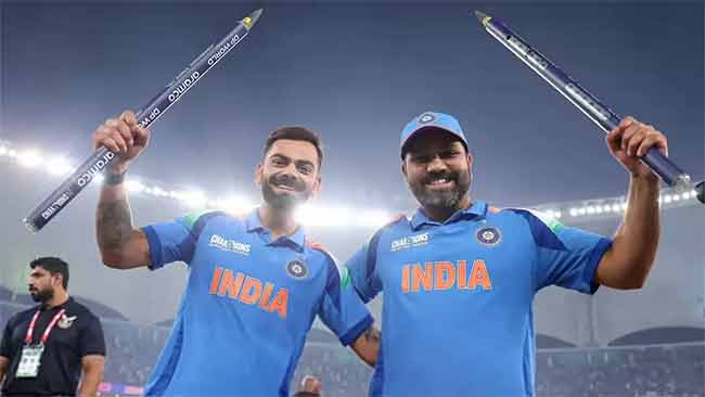 एकदिवसीय फलंदाजांच्या क्रमवारीत रोहित शर्मा पहिल्या स्थानावर, विराट कोहलीने बाबरला टाकले मागे