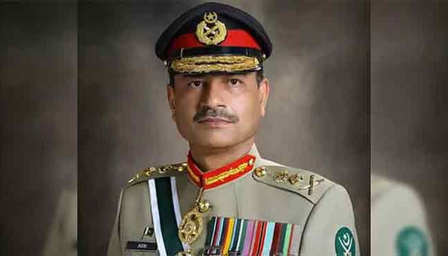 पाकचा ब्ल्यू आईड बॉय