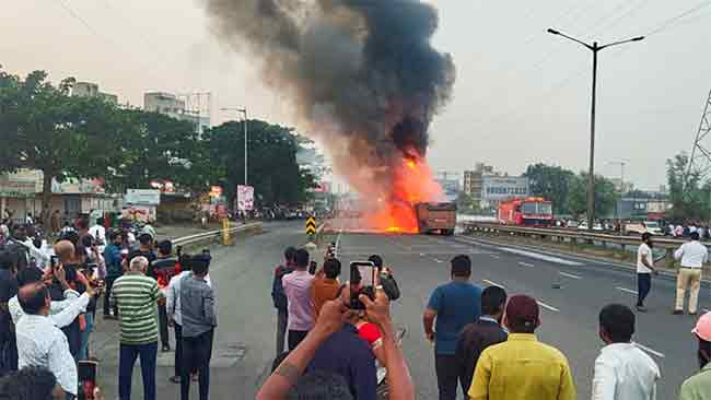 नवले पुलावरील अपघातानंतर ‘लूटमारी’चा व्हिडिओ व्हायरल ; नागरिकांमध्ये संतापाची लाट!