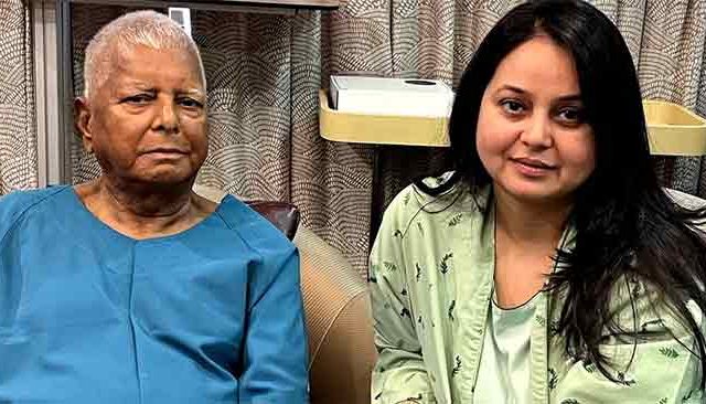 बिहार निवडणूक पराभवाचा फटका: रोहिणी आचार्यने RJD आणि कुटुंबाचा त्याग केला