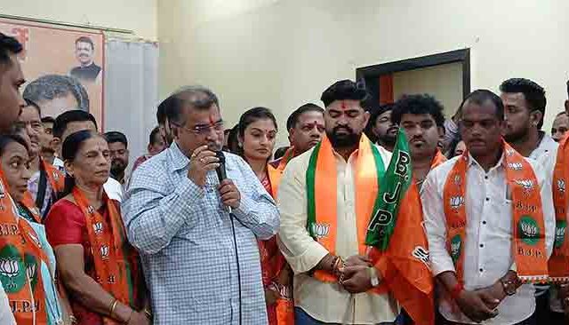 डोंबिवलीतील अनमोल म्हात्रे, महेश पाटील, डॉ. सुनीता पाटील यांच्यासह अनेक कार्यकर्त्यांचा भाजपामध्ये प्रवेश