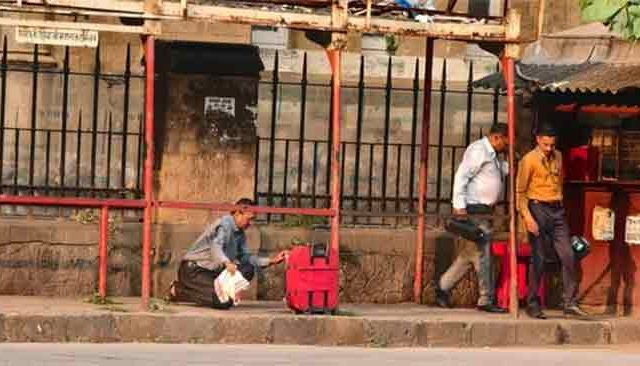 CSMT परिसरात सापडलेल्या त्या बॅगेत नेमकं काय सापडलं ?