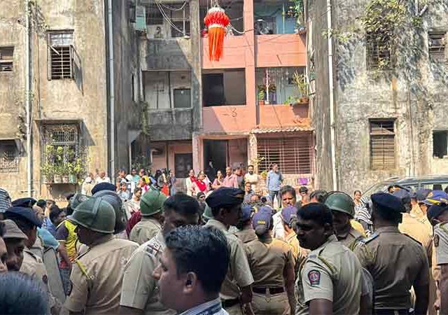 मुंबई महापालिका विक्रोळी पार्कसाईट येथील २८ इमारतींचा पुनर्विकास करणार