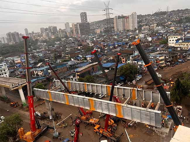 वडाळा ते कासारवडवली मेट्रो ४ मार्गिकेच्या कामाला वेग; भांडुप जंक्शनवर एका रात्रीत ४५० टन वजनाचा बसवला स्टील स्पॅन