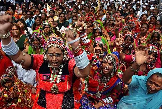 बंजारा समाजाच्या आरक्षणासाठी आयोग स्थापन करणार