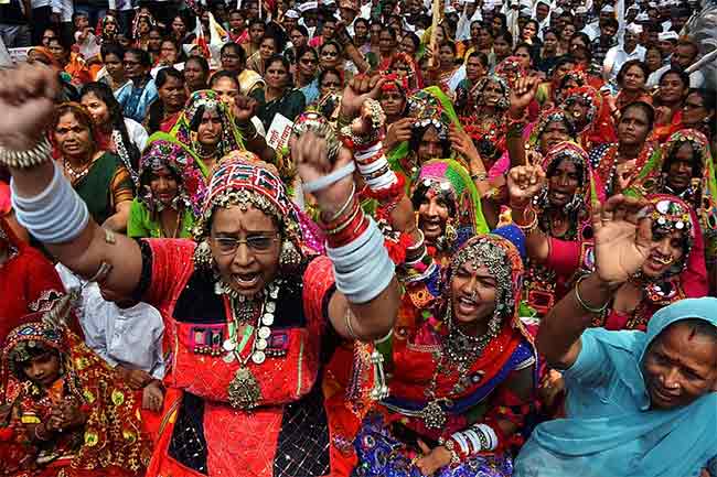 बंजारा समाजाच्या आरक्षणासाठी आयोग स्थापन करणार