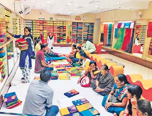 वधूचा बस्ता दोन कुटुंबांचा सलोखा