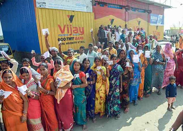 बिहारमध्ये बेगुसरायमध्ये सर्वांधिक मतदान; लखीसरायमध्ये आरजेडीच्या कार्यकर्त्यांकडून गोंधळ