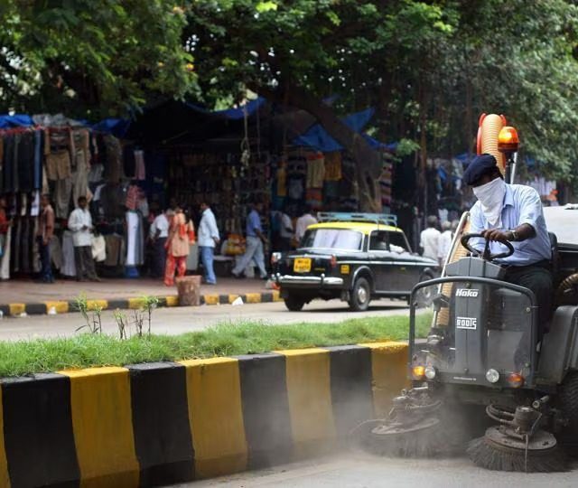 रस्त्यांच्या नियमित स्वच्छतेसाठी रस्ते दत्तक उपक्रम महापालिका राबवणार, कनिष्ठ पर्यवेक्षकांवर दोन ते तीन रस्त्यांची जबाबदारी सोपवणार