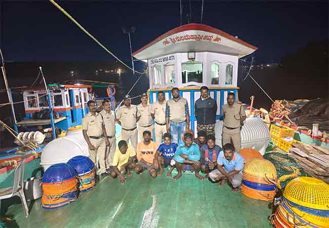 कर्नाटकमधील मच्छीमारांची महाराष्ट्रात घुसखोरी, सरकारी यंत्रणेची लगेच कारवाई