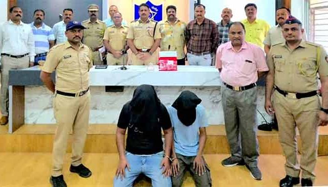 खडसेंच्या घरी चोरी करणारे सापडले; ती 'सीडी' नेमकी आहे कुठे?