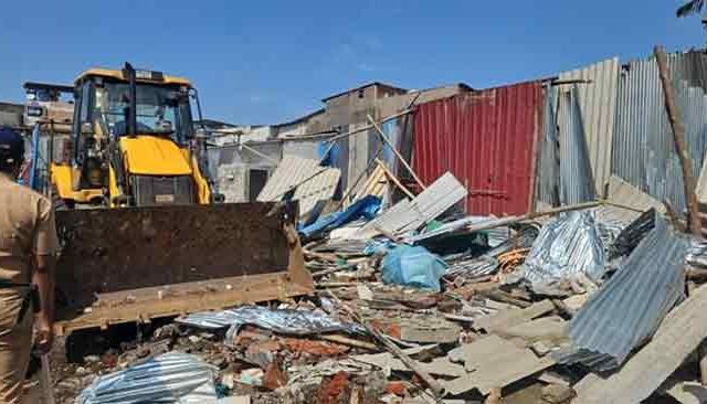 मालवणी, अंबोजवाडी परिसरात १०००० चौ.मी. शासकीय जमीन अतिक्रमणमुक्त