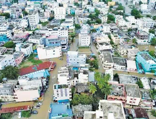 मोंथा चक्रीवादळाचे १२ बळी