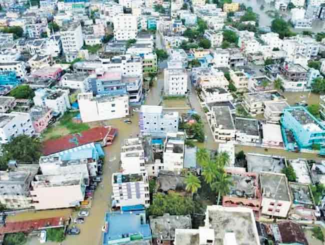 मोंथा चक्रीवादळाचे १२ बळी