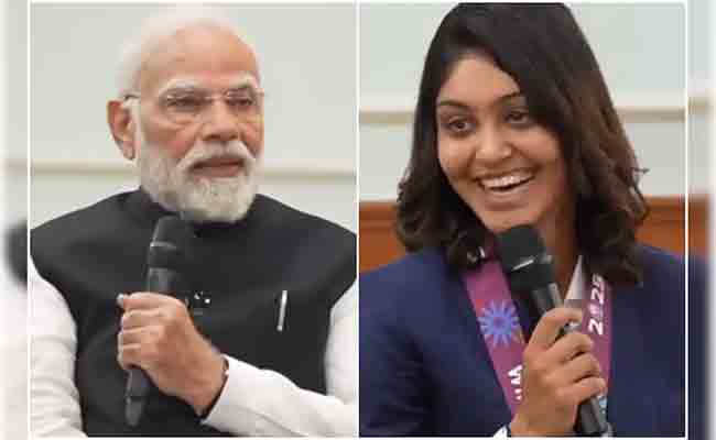 “तुमची स्कीन खूप ग्लो करते!” हरलीन देओलचा पंतप्रधान मोदींना मिश्किल सवाल, मोदींनी दिलं खास उत्तर…