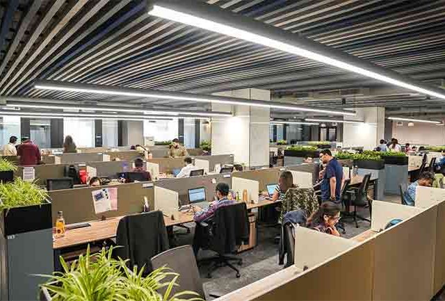 पुनावाला फिनकॉर्पवर आयकर विभागाची कारवाई! १६.३९ लाखांचा दंड आकारला कंपनी म्हणते,'आमच्यावर....