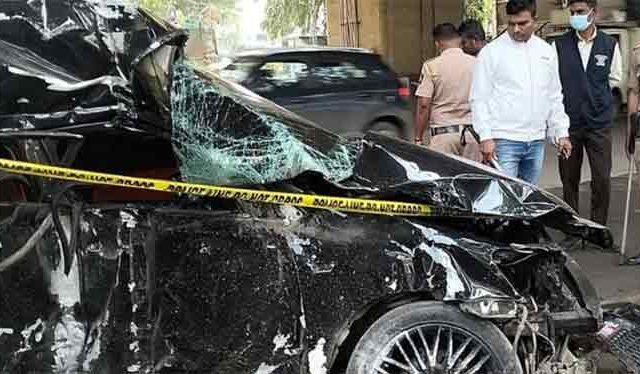 बंडगार्डनमध्ये भीषण अपघातात दोघांचा जागीच मृत्यू ; तिसऱ्याचा उपचारादरम्यान मृत्यू