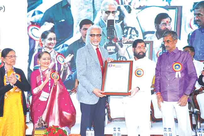 ‘डॉक्टर नसलो,… पण मोठी ऑपरेशन मी करतो!’