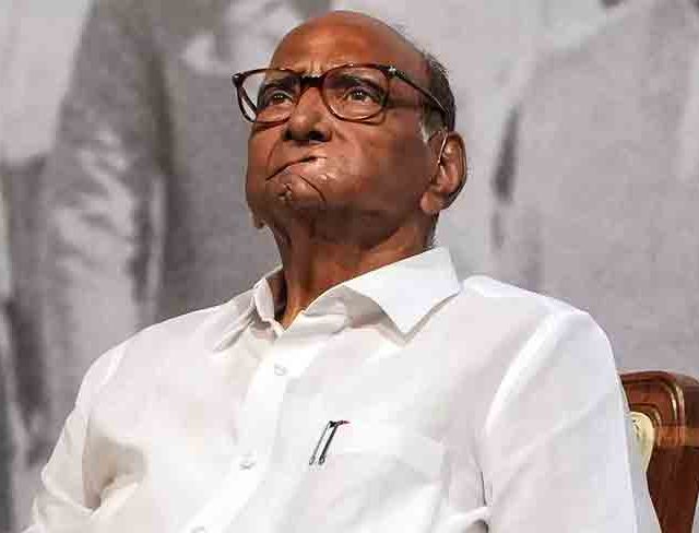 पुण्यात शरद पवार गटाला मोठा झटका, या बड्या नेत्याने सोडला पक्ष