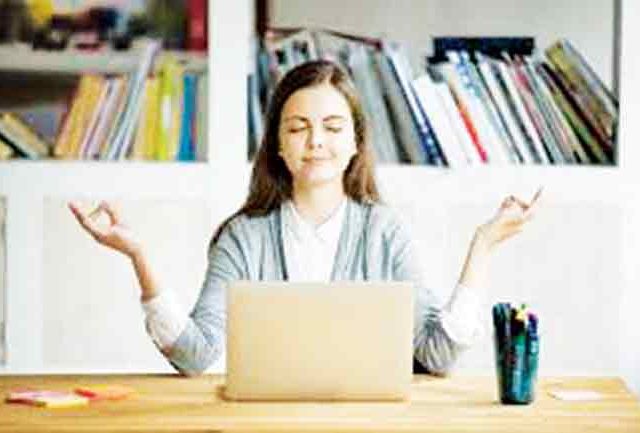 तणावात जगण्यापेक्षा हसत जगा