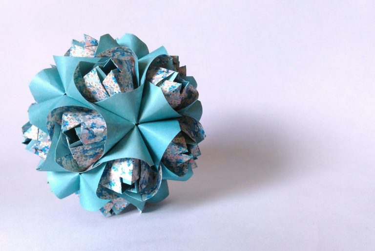 राणीबागेत बोन्साय आणि ओरिगामी कला प्रदर्शन