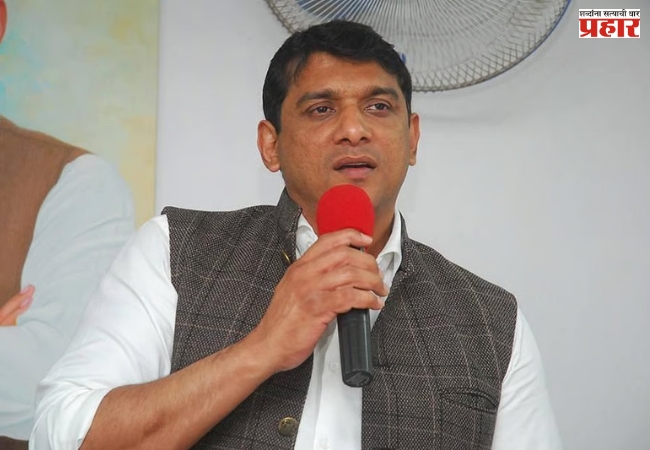 मुंबईतल्या काँग्रेस आमदाराचे दोन मतदारयाद्यांमध्ये नाव, चोर कोण, दोष कुणाचा?