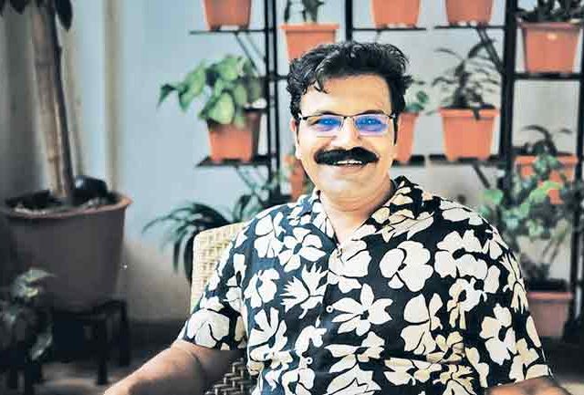 हृषिकेश जोशी यांचा ‘बोलविता धनी’ आहे तरी कोण?