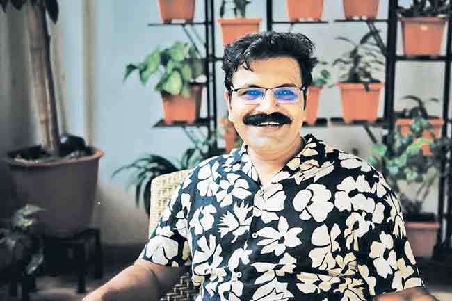 हृषिकेश जोशी यांचा ‘बोलविता धनी’ आहे तरी कोण?