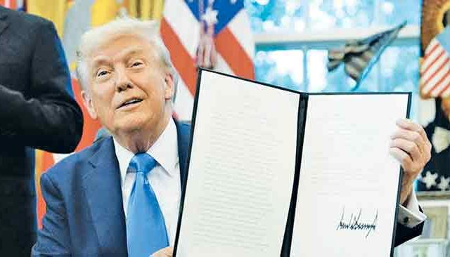 स्थानिकांच्या रोजगारासाठी ट्रम्प यांचे नवीन ‘एच-१ बी’ व्हिसा धोरण