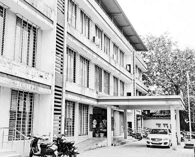 १७ ठिकाणी दुरंगी लढत, चार ठिकाणी तिरंगी सामना