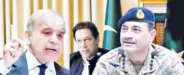 पाकिस्तान हुकूमशाहीच्या दिशेने...